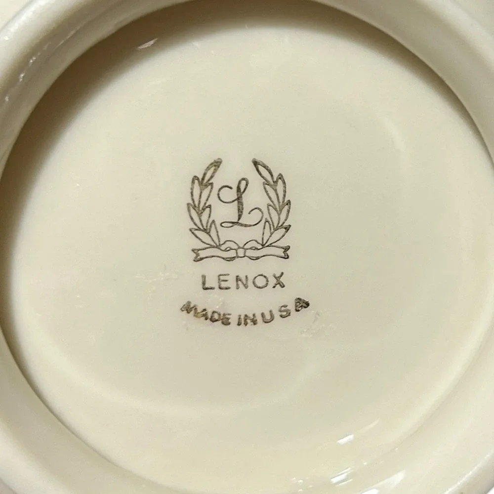 LENOX Holiday Holly Berry Footed Candy Nut Bowl Gold Trim Christmas China USA